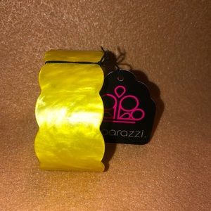 Paparazzi Acrylic bracelet